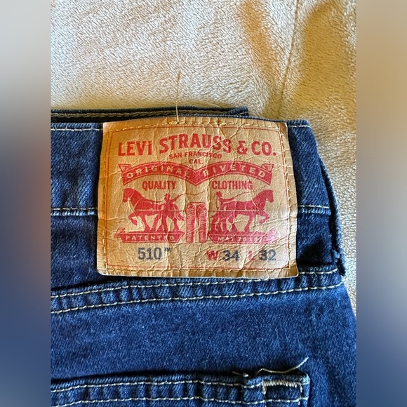 Levi Strauss. Size 34 W 32 L. Blue Jeans. - Picture 3 of 3